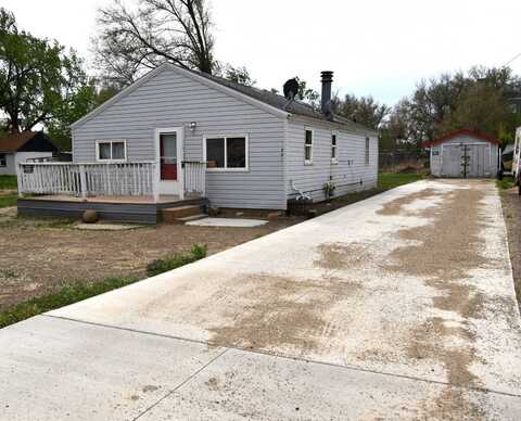 807 Mobile Ave, Glendive, MT 59330