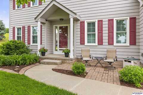 653 Reeves Circle, Papillion, NE 68046