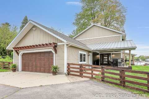 16 Circle Drive, Fruitport, MI 49415