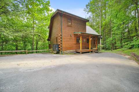 756 Yona Trail Way, Gatlinburg, TN 37738
