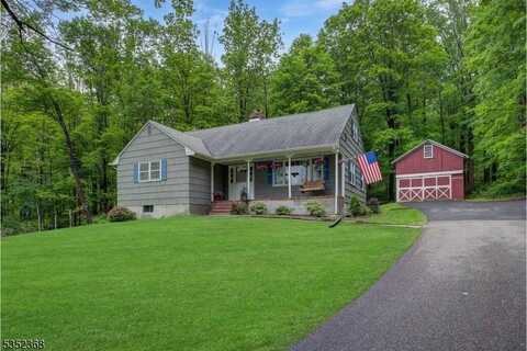 58 Water St, Tewksbury Twp., NJ 08833