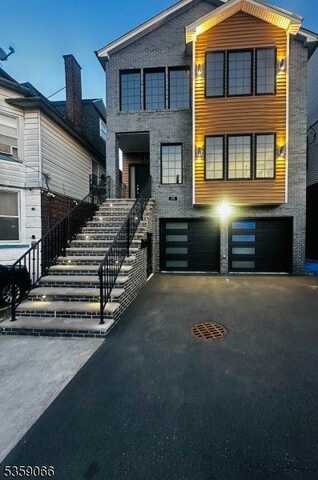 10 Ruby Pl, Newark, NJ 07104