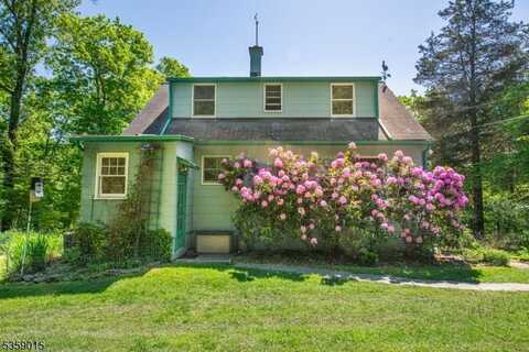 90 Magee Rd, Ringwood, NJ 07456
