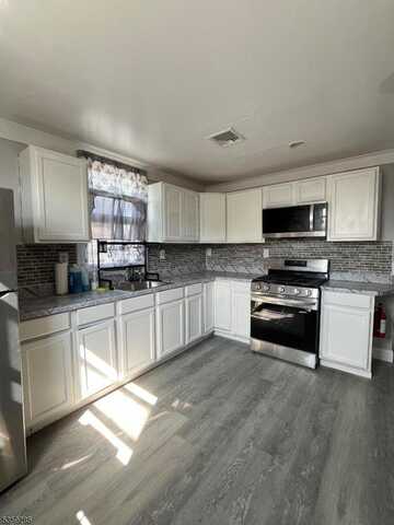 826 E Curtis St, Linden, NJ 07036