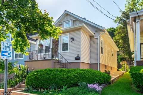 69 Mountainside Ter, Clifton, NJ 07013