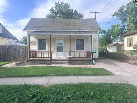413 E 2nd St, Pratt, KS 67124
