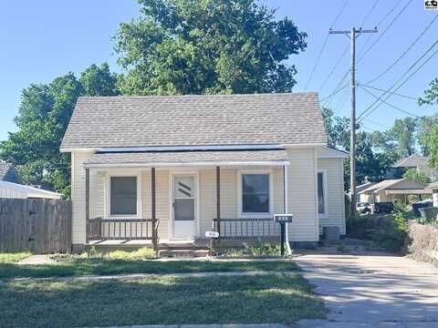 413 E 2nd St, Pratt, KS 67124