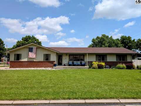 401 Trail West St, McPherson, KS 67460