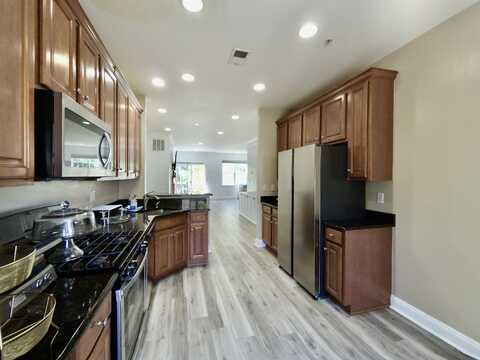 49 MALLARD PL, Secaucus, NJ 07094