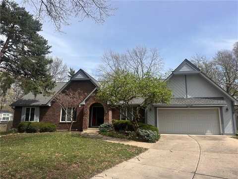 10104 Hemlock Drive, Overland Park, KS 66212
