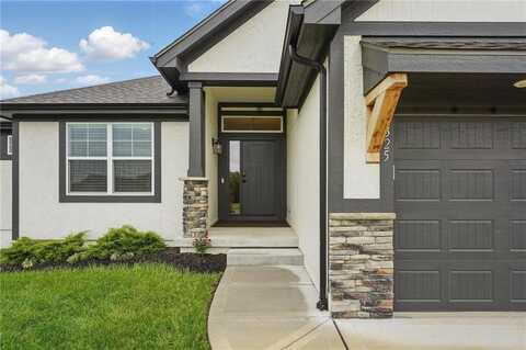 9325 N Poplar Avenue, Kansas City, MO 64156