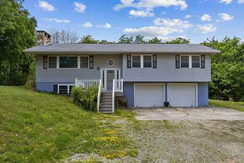 6053 28th Avenue Dr, Vinton, IA 52349