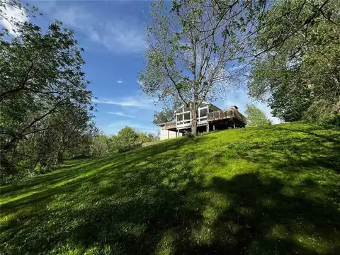 6053 28th Avenue Dr, Vinton, IA 52349