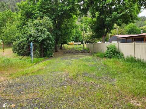 240 South Main St, Peck, ID 83545