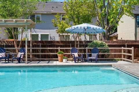 6651 S Warwickshire Ave, Boise, ID 83709