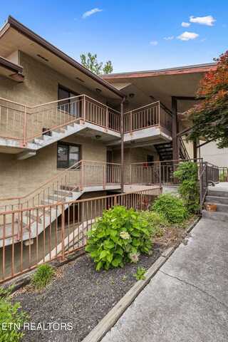 221 Woodland Rd, Gatlinburg, TN 37738