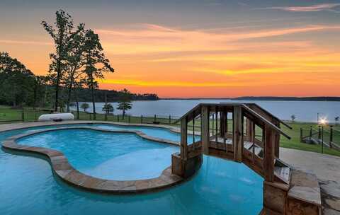 388 County Road 5597, Etoile, TX 75944
