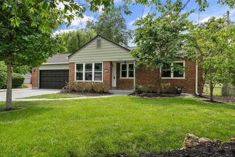 9500 Lodge Pole Lane, Crestwood, MO 63126