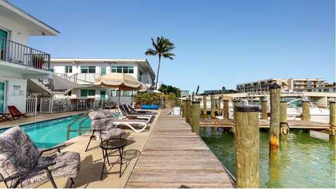 8035 Crespi Blvd, Miami Beach, FL 33141