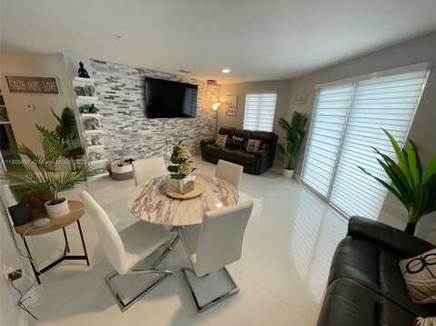 10950 NW 82nd St, Doral, FL 33178