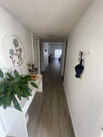 370 Racquet Club Rd, Weston, FL 33326