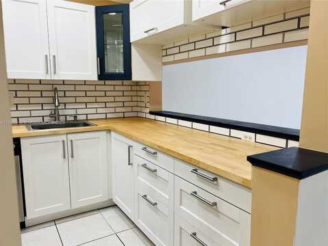 8000 Fairview Dr, Tamarac, FL 33321
