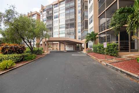 900 Saint Charles Pl, Pembroke Pines, FL 33026
