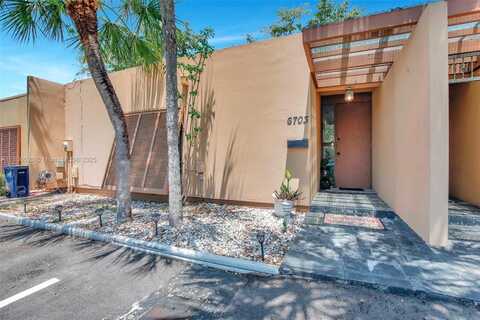 6703 Kingsmoor Way, Miami Lakes, FL 33014