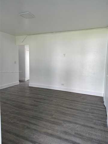 711 Beacom Blvd, Miami, FL 33135