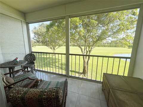 9820 S Hollybrook Lake Dr, Pembroke Pines, FL 33025