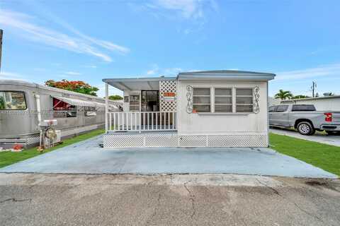 346 Maple St, Hallandale Beach, FL 33009