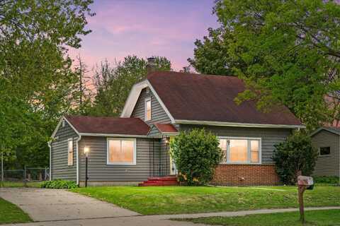 7911 W Cold Spring Rd, Greenfield, WI 53220