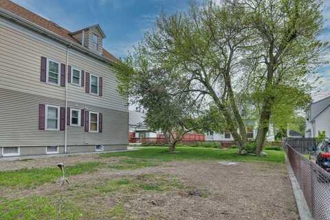39 Lakeside St, Providence, RI 02904