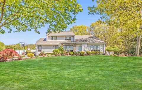 17 Riesling Court, Commack, NY 11725