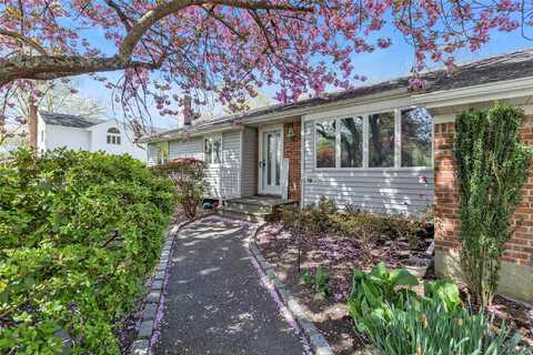 4 Kenny Street, Hauppauge, NY 11788