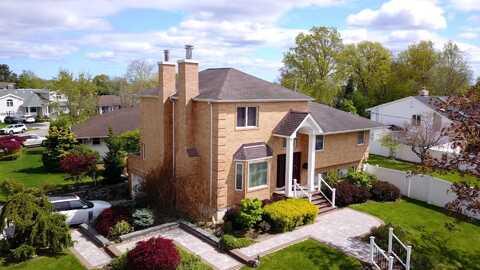28 Merit Lane, Jericho, NY 11753