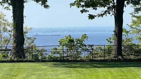5 Cedar Lane, Glen Cove, NY 11542