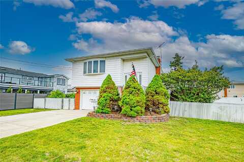 50 West Hampton Road, Lindenhurst, NY 11747