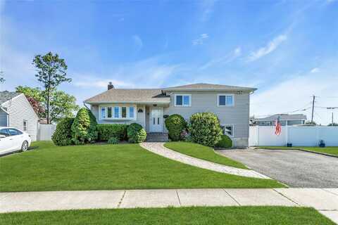 57 Amherst Lane, Hicksville, NY 11801