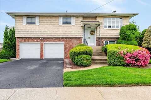 2083 Oliver Way, Merrick, NY 11566