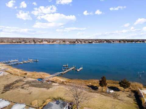 73 W Tiana Road, Hampton Bays, NY 11946
