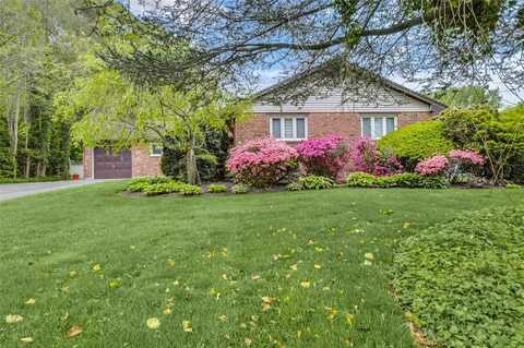 29 Cross Bow Lane, Commack, NY 11725