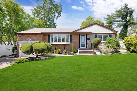 18 Hamilton Street, Farmingdale, NY 11735