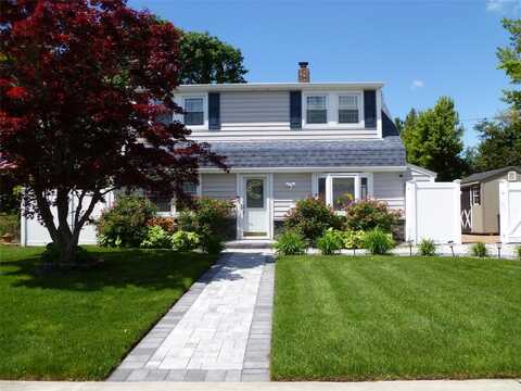 28 Crabtree Lane, Levittown, NY 11756