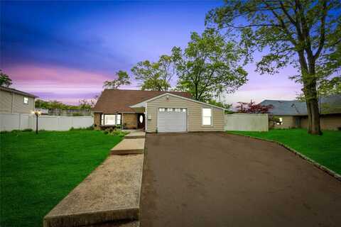 243 Sunflower Lane, Islandia, NY 11749