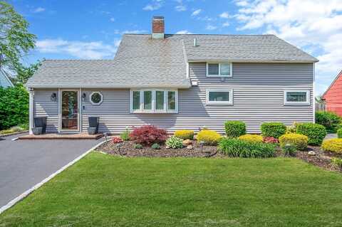 51 Pewter Lane, Hicksville, NY 11801