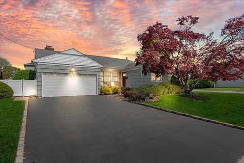38 Fairwater Avenue, Massapequa, NY 11758