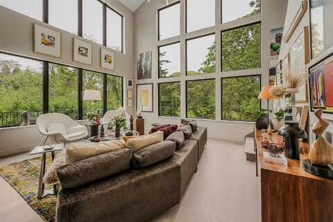 7 Robin Lane, Shelter Island Heights, NY 11964
