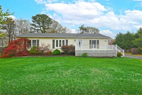 1 Mews Court, Holtsville, NY 11742