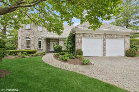 208 Carriage Hill Circle, Libertyville, IL 60048